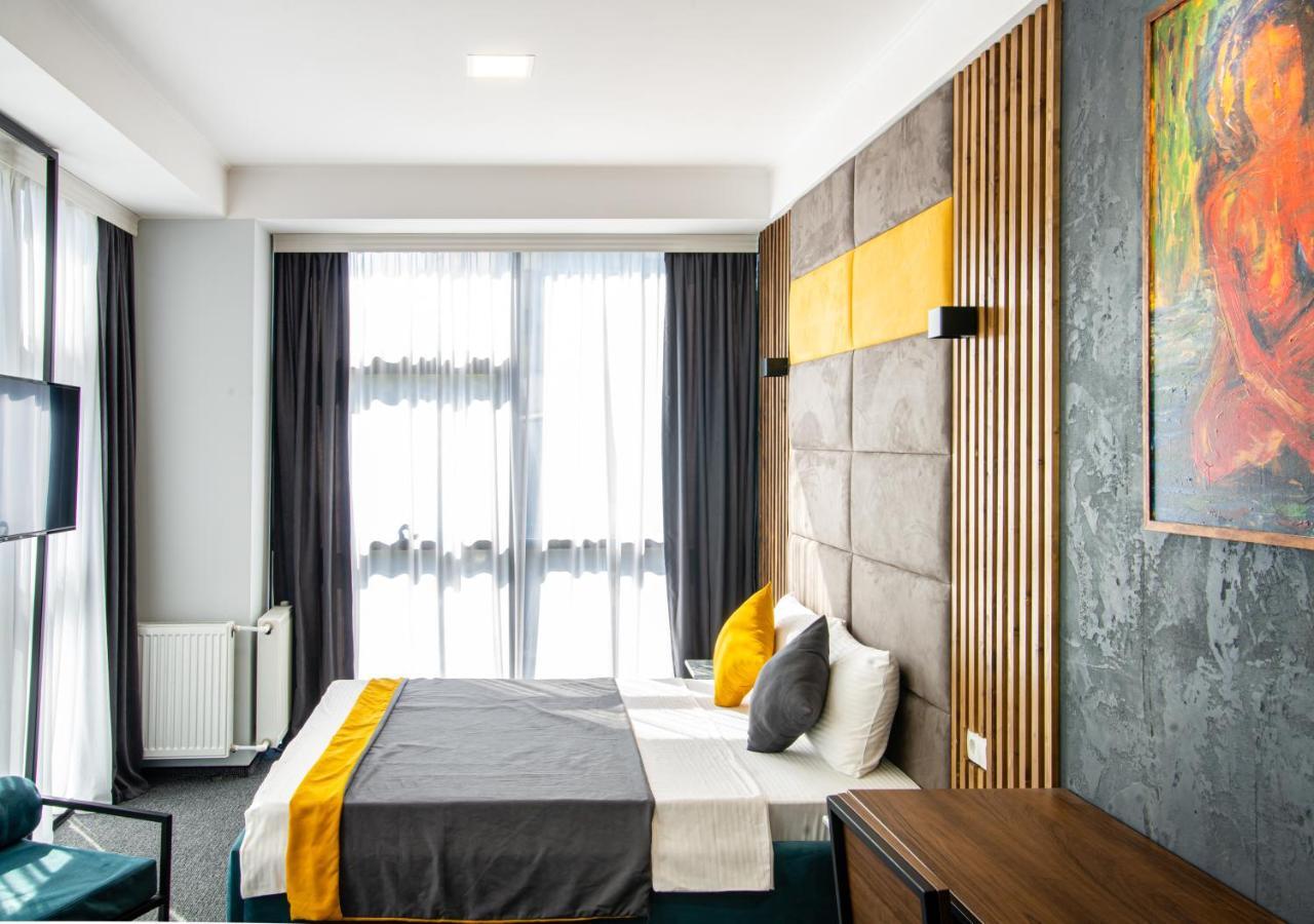 Bg Palace Hotel Tbilisi ภายนอก รูปภาพ