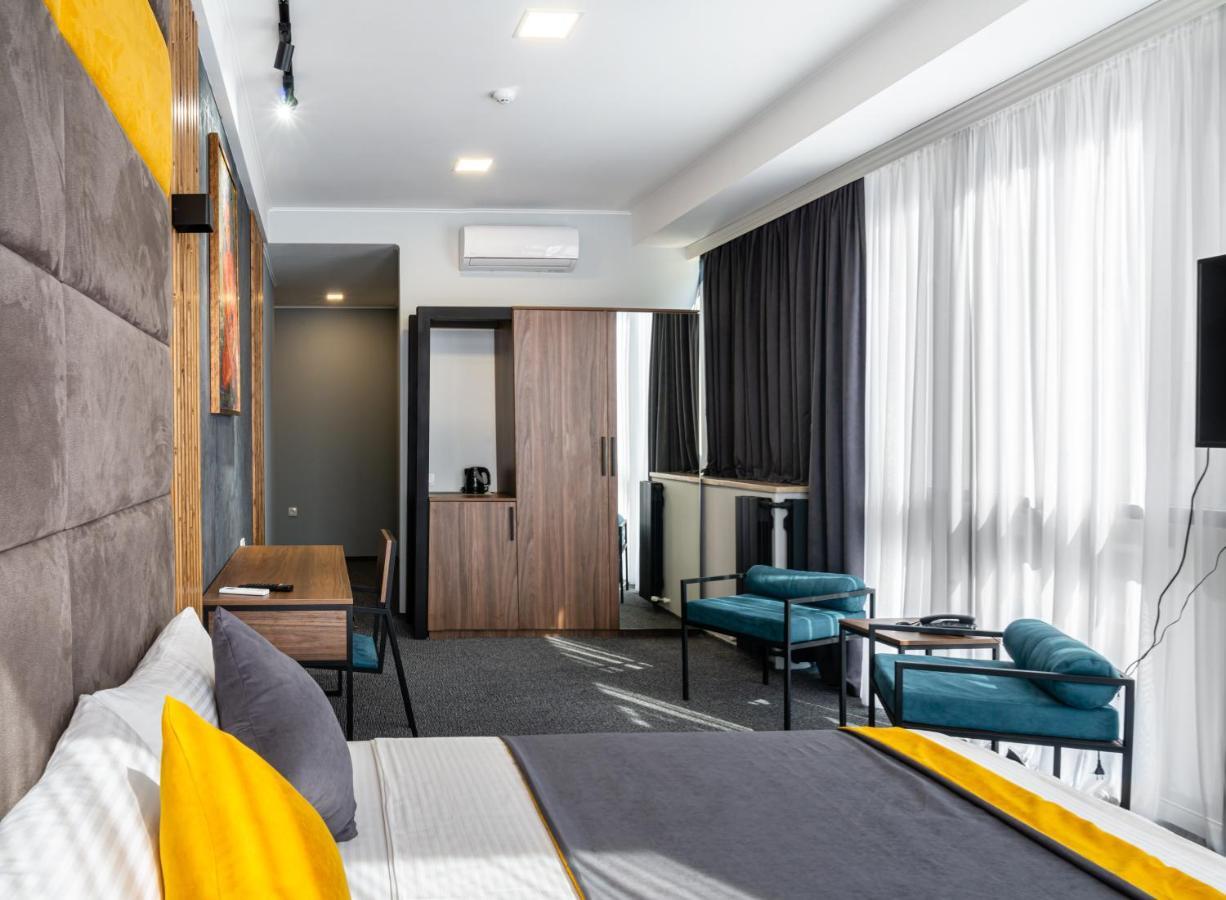 Bg Palace Hotel Tbilisi ภายนอก รูปภาพ