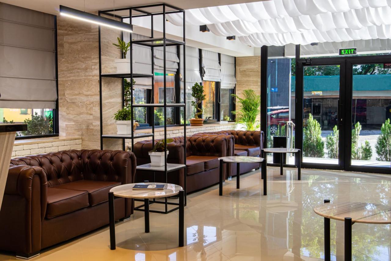 Bg Palace Hotel Tbilisi ภายนอก รูปภาพ